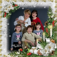 Hana Ženíšková with her daughter, granddaughter and great-granddaughters at Christmas 2016