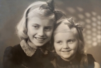 Sisters Erika (on the left) and five years younger Sieglinda