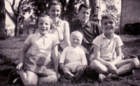 Zima siblings in Ferdinandov, 1955