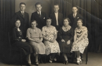 The contemporary witness's father (upper row, first from the left) with his classmates from a Czech elementary school in Frýdlant
