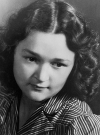 Maminka Vlasty Matoušové Ludmila v době studia na grafické škole v roce 1941