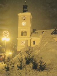 The first snow sculpture of Krakonoš created by Josef Dufek in Jilemnice Square