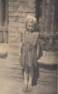 Hana Páníková at Karlov in 1950