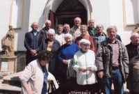 Renata Hillmannová (in the middle in a blue sweater) at a reunion of the original inhabitants of Schnellau (Slané), circa 2017