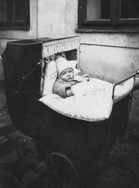 Ladislav Kubín in 1934, when he was only half a year old 