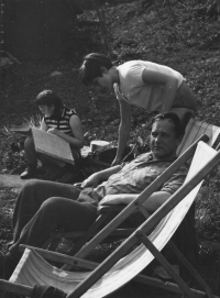 Vlasta Matoušová s otcem Daliborem a sestrou Miladou v 70. letech