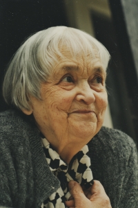 Maminka Vlasty Matoušové Ludmila Matoušová v roce 2002
