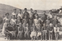 Josef Plíhal (horní řada třetí zleva) v sedmé třídě základní školy, rok 1957-1958