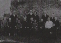 The Čížkovský and Kolář families in 1924 (standing left to right: Bohumír Čížkovský; his father Antonín Čížkovský; his son Antonín; Marie Čížkovská’s brother Oldřich Kolář and his wife Heda; Marie Čížkovská’s brother Vladimír Kolář; his son Ladislav; sitting left to right: Marie Čížkovská, her sister Julie Kolářová, Zdeněk Čížkovský standing next to her; sitting at the centre: the Kolář grandparents, the mother of Vladimír Kolář’s wife, Vladimír Kolář’s wife Gusta; and children Marie, Jiří (standing) and Olin)