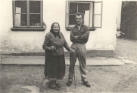Václav Polívka s babičkou Marií Krejčí