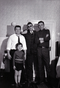 B. Csoroszová's husband Tibor (white shirt) with brothers Zdeněk and Antonín and daughter Soňa / about 1968