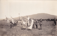 Předávání praporu 1. jízdního pluku 1. července 1920