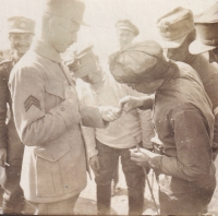 Losování koní v 3. těžkém dělostřeleckém divisionu na stanici Jenisej dne 29. července 1919