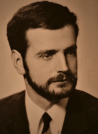 Pamětník si nechal v roce 1968 na protest proti sovětské okupaci růst vousy 