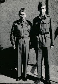 František Boublík během základní vojenské služby s otcem, září 1969