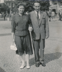 František Boublík st. s manželkou po návratu z vězení, 1960