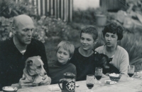Jiřina Pěčová with her family, 1980