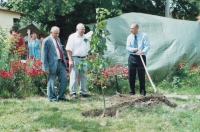 Klínovice, cottager and then Foreign Minister Josef Zieleniec planting a lime tree of freedom, 2000 (Josef Zieleniec in the middle, witness on the left)
