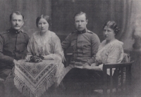 Family photo of the Šindelka family. From left Emil Šindelka, Kamila Šindelka, brother Karel and sister Růžena