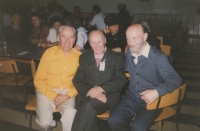 Přemysl Šindelka on the right with his fellow prisoners from Mauthausen, 1990s