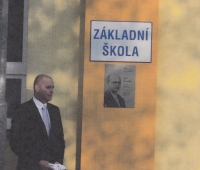 Ceremonial unveiling of the memorial plaque of Emil Šindelka in 2015 on the building of the primary school in Ivančice