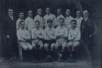 FC Klatovy, the team with which the witness’s father Maxmilián Bloch played (seated far left)