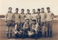 Fotbalové družstvo SK Jiskra Klatovy, za které hrál Anthony Bloch (stojící první zprava) 