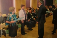 Daughter Eva Orthöfer receives a commemorative badge and diploma for relatives of members of the Third Resistance from the hands of M. Stropnický, Prague 2014