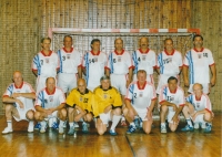 Stříbrný tým z olympiády v Mnichově 1972 po padesáti letech. Rok 2012, Jindřich Krepindl je druhý zleva dole