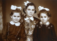 Marta Mezerová (centre) with two cousins