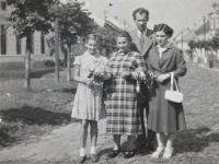Family in Nezamyslice. Marta Mezerová on the far right, cousin Leopold Färber in the background