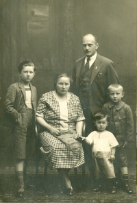 Kamila and Emil Šindelka around 1927 with their three sons Ctirad, Dalibor and Přemysl