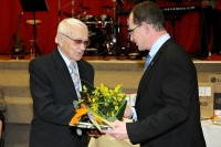 Josef Pinkava in 2018, receiving the Červený Kostelec Town Award for his “attitude to work and the willingness to help, and his active part in the creation of various regional publications (a history of the Zábrodí community and a collection of memoirs of the legionnaires from Červený Kostelec from 1914–1920 titled Byli u toho (They Were There)). He is a model and an inspiration to others.”