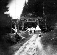 Ze skautského tábora, kde Anna Krpešová vařila, asi 1947