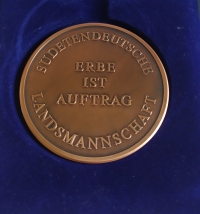 The reverse side of a medal that Horst Moudrý received for his help to the Germans of Frýdlant region