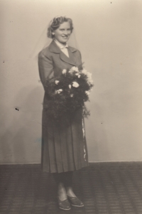 Marie Kirchnerová in her wedding dress, 1954