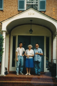 Hana Hlaváčková - Her mother Taťána Urbanová with her grandson Jan and her stepbrother Juraj Slávik; the USA 1993