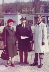 Hana Hlaváčková - Her parents the Urbans with her mother's brother Dušan Slávik (in the middle), 1979