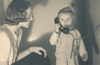 Hana Hlaváčková s maminkou, 40. léta 20. století