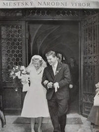 Jaroslav Zíma s manželkou Annou, roz. Brůžovou, na svatební fotografii, 14. července 1961 