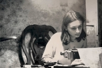 Beatrice Landovská in the 1980s, transcribing samizdat