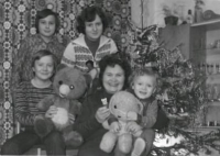 Zdenka Cerhová with children in 1978