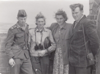 Jako voják s rodinou, Krnov, 1957