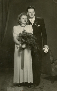 Oldest sister Slavomila Lindovská, née Janáčková, and her brother Miloš Janáček, around 1940
