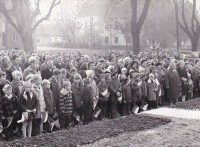 Diváci před slavnostním odhalením pomníku TGM, 28. října 1968