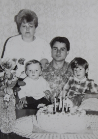 Syn Jaroslav Pavelka (1959-1989) s rodinou