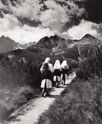 Marie Řezáčová with other nuns in the Tatras