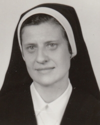 Sestra Irena již opět v hábitu po roce 1988