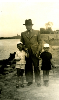 Jiří Gebert (left) with his father and brother on the Vltava embankment, 1945