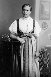 Helena Vavrošová's mother Anna Kantorova, née Stonavská / probably at the end of World War I